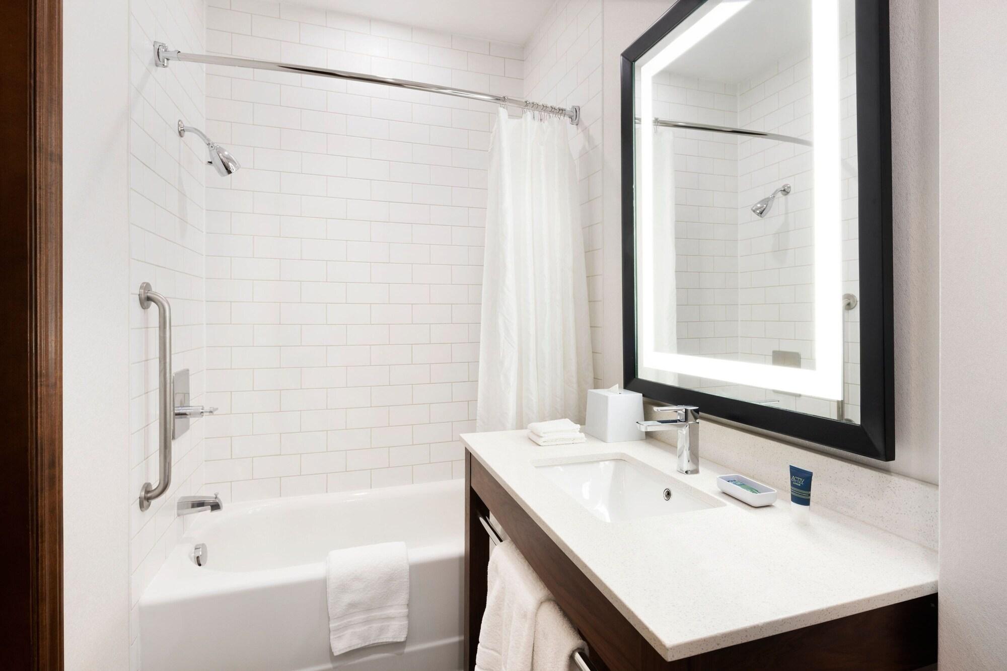 1 Bedroom, Family Suite, City View