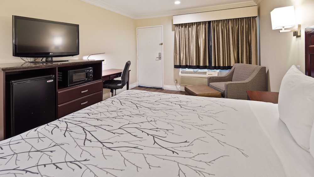 Best Western Woodland Hills Inn 17/37