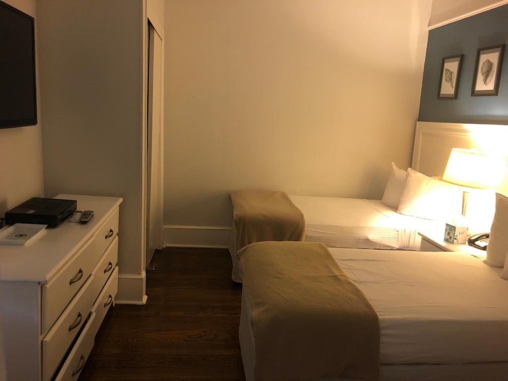 Long Beach Hotel 20/60