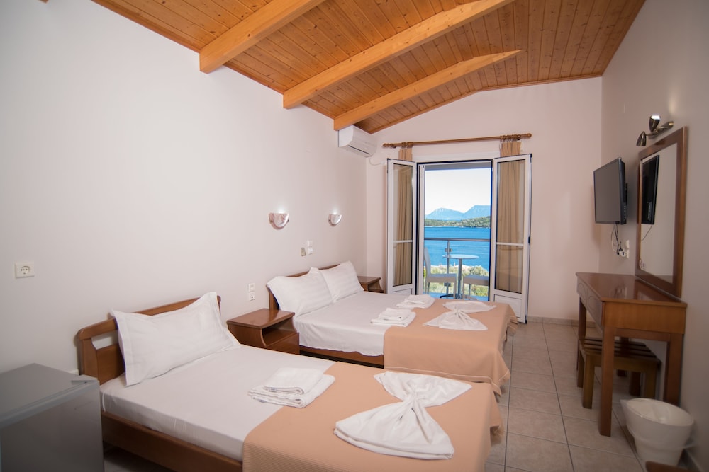 ROOM, TRIPLE, SEA VIEW