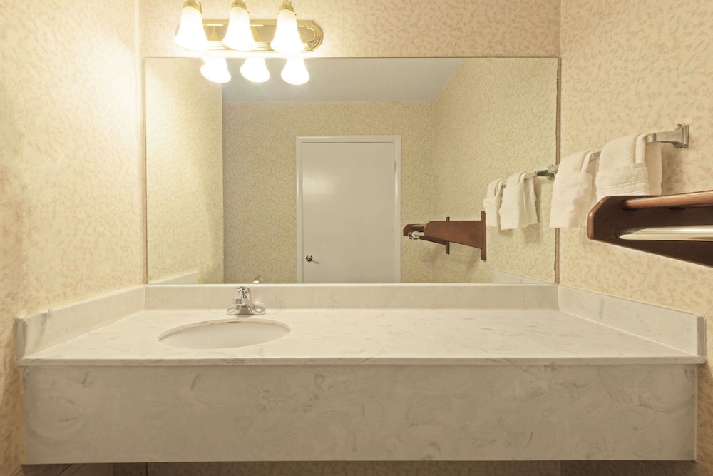 Days Inn by Wyndham Greenville AL 30/33