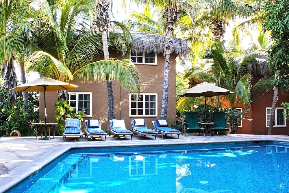 The Bungalows Hotel 46/50