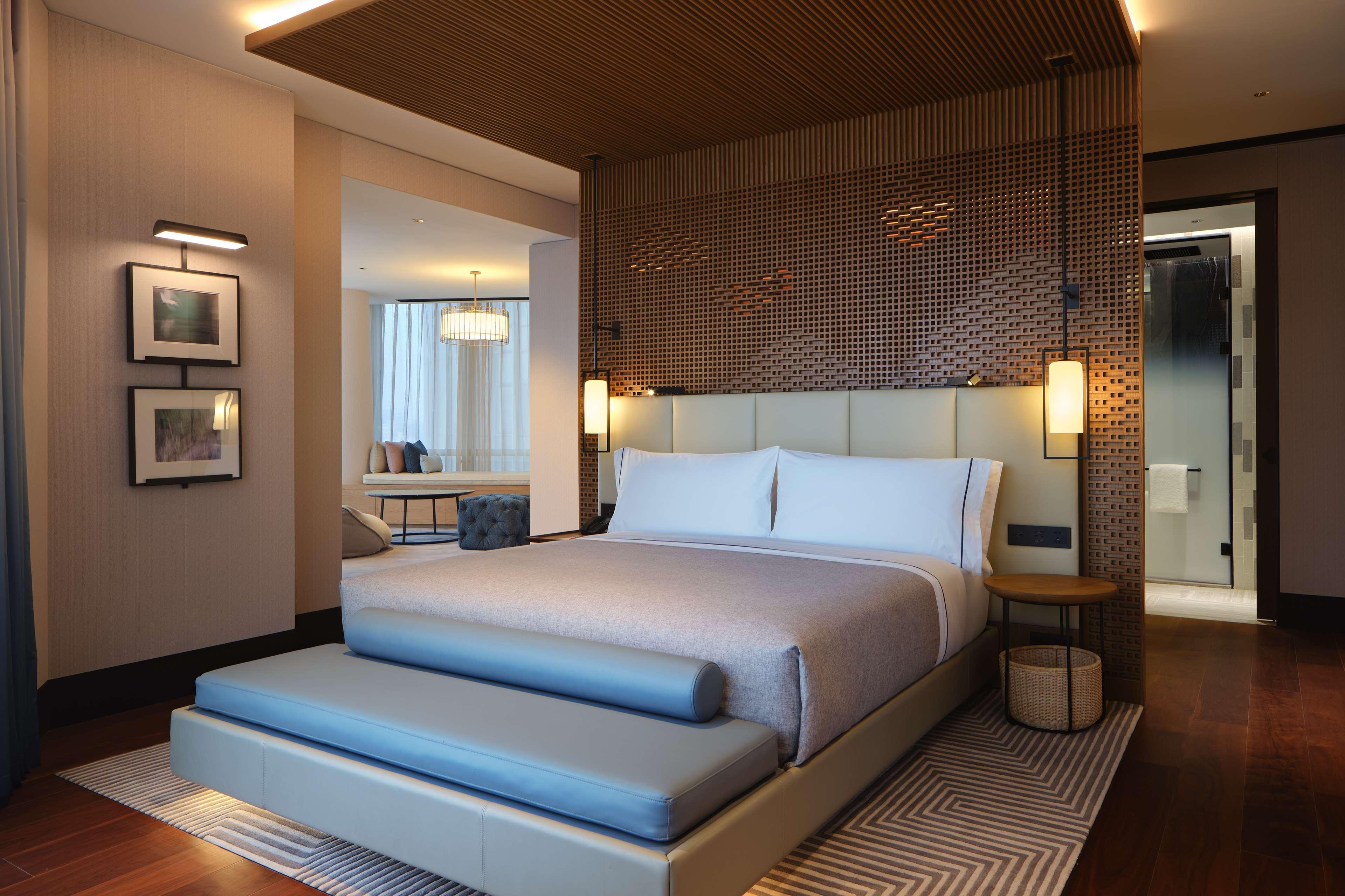 ROOM, KING BED, ACCESSIBLE