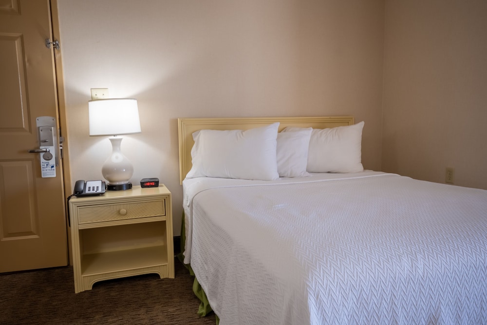 Americana Hotel Oceanfront 27/68