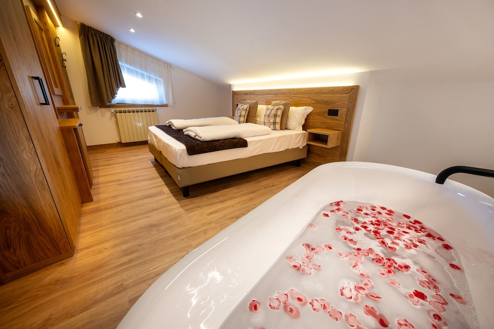 2 Bedrooms, Tower, Junior, 2 Double Beds, Bunk Bed، Hotel Iris 7/10
