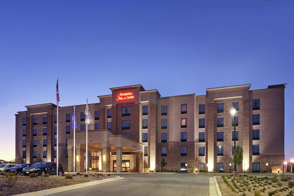 Hampton Inn and Suites Milwaukee Franklin 1/44