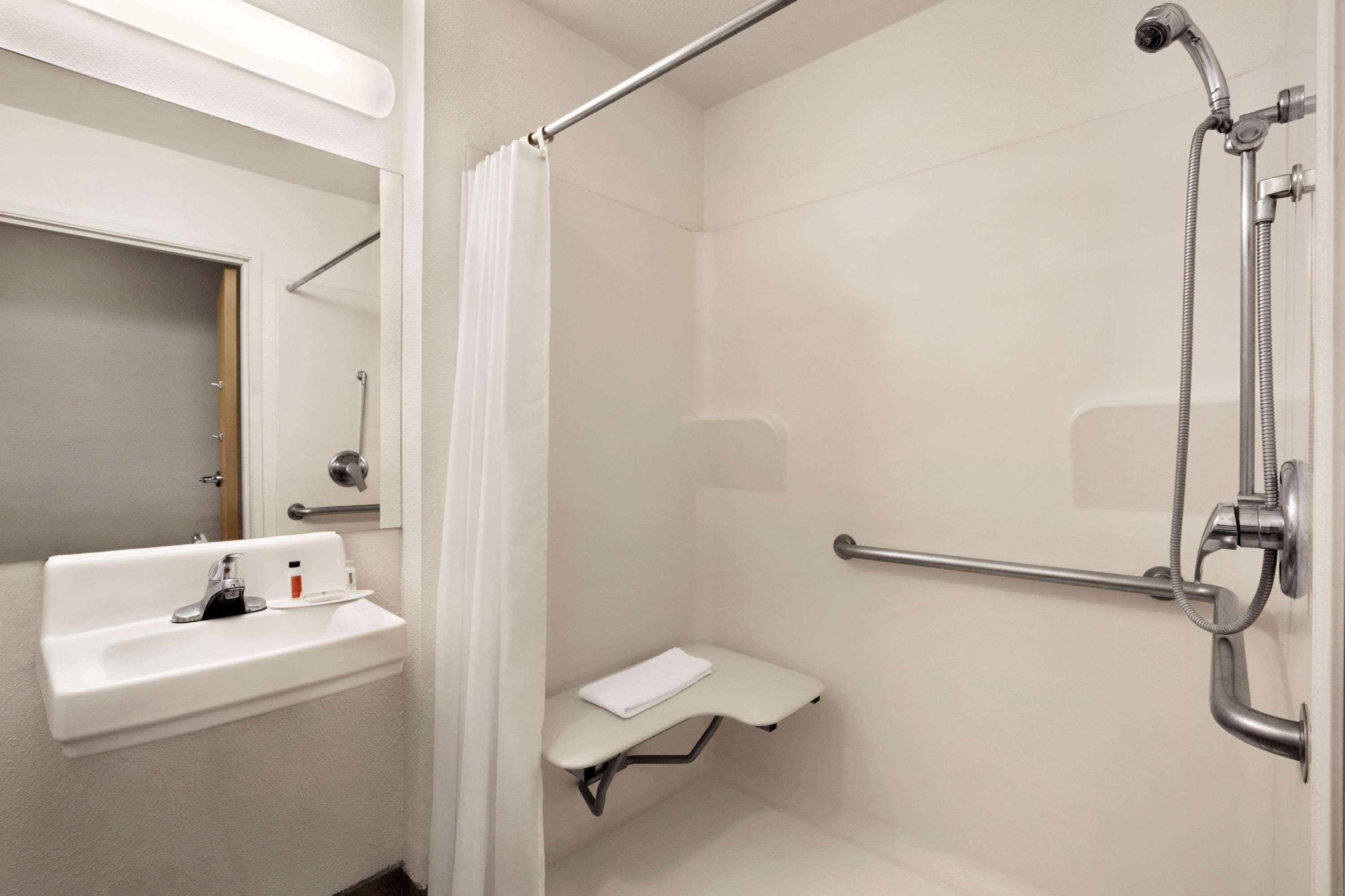 Travelodge By Wyndham Pecos 22/23