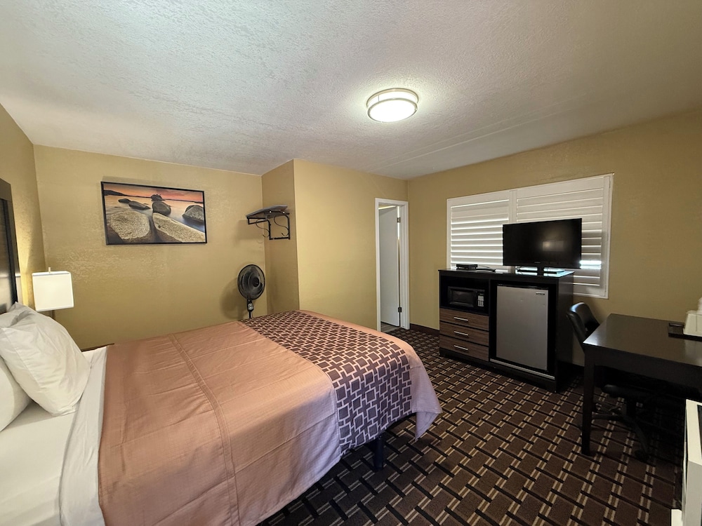 Pinewood Inn 36/55