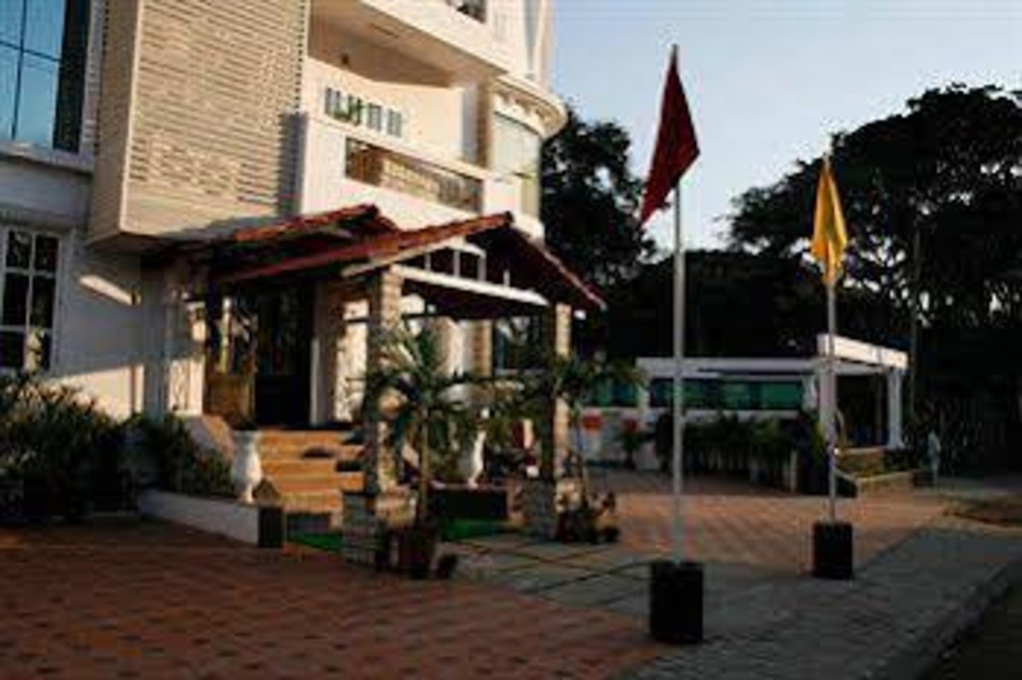CRYSTAL PARK INN 25/25