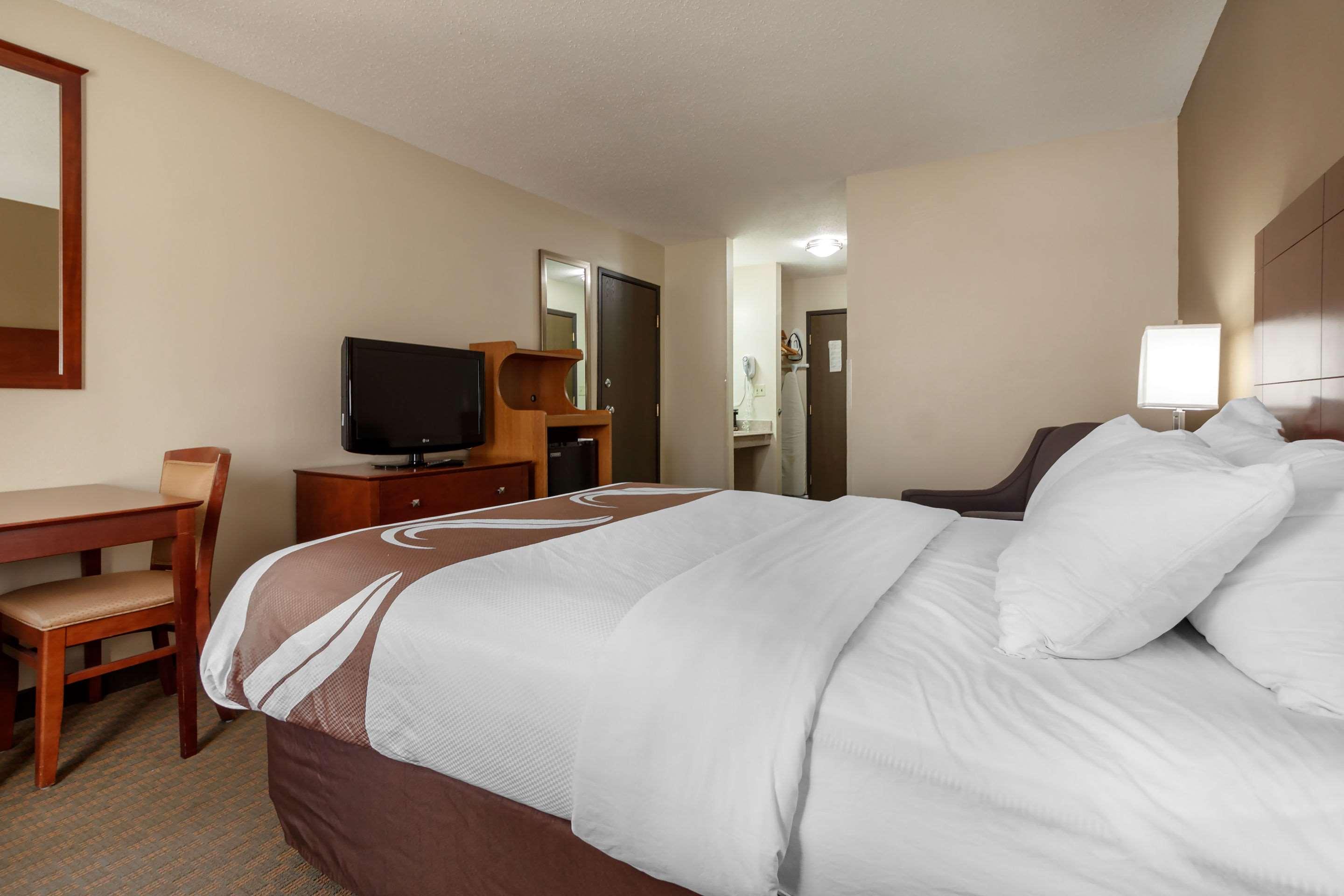 Room, Queen Bed