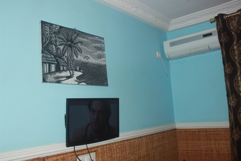 Liza Hotel 5/43