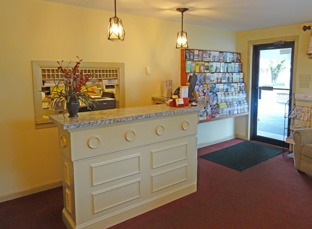 Amish Country Motel 36/52