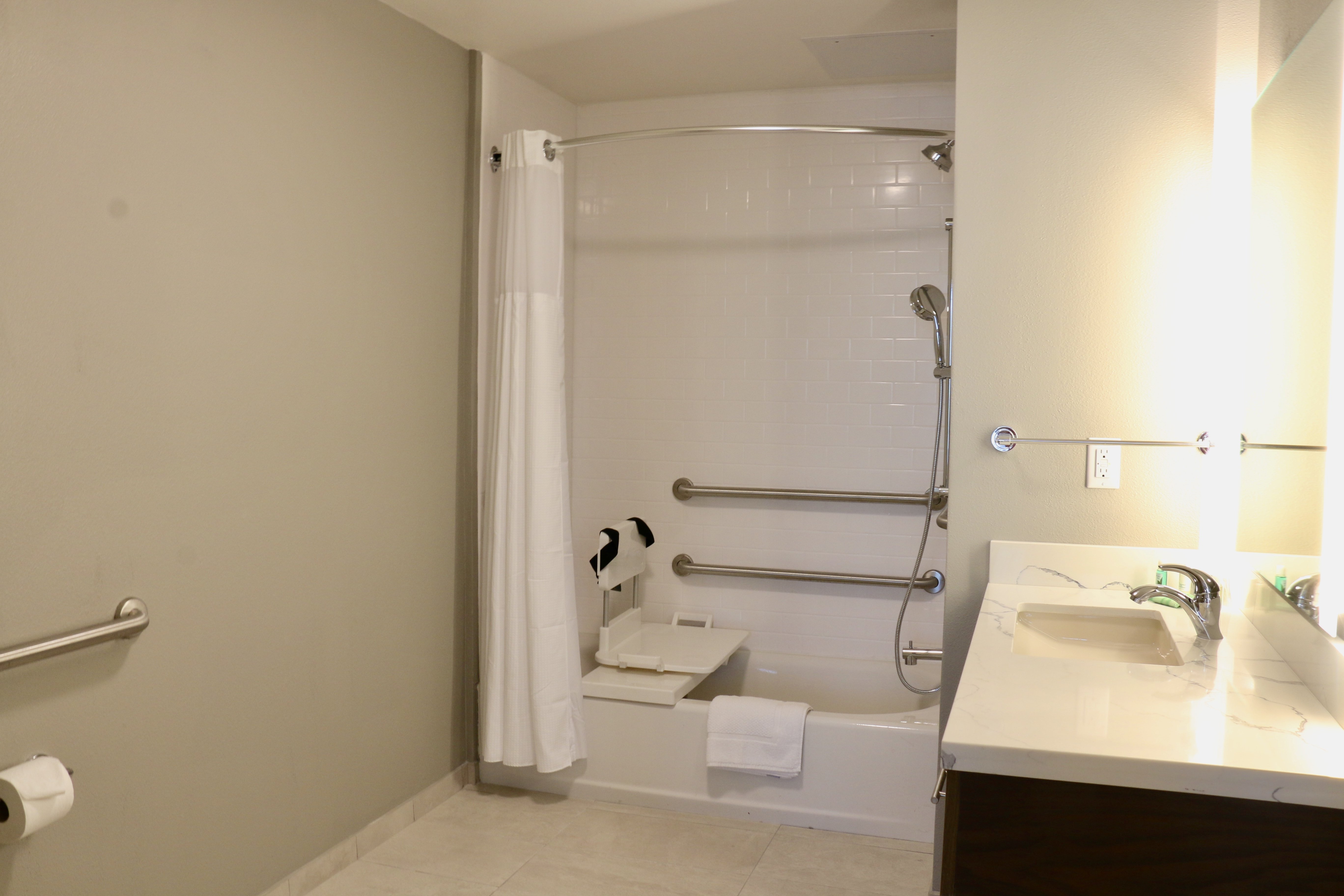 Staybridge Suites Long Beach Airport 49/50