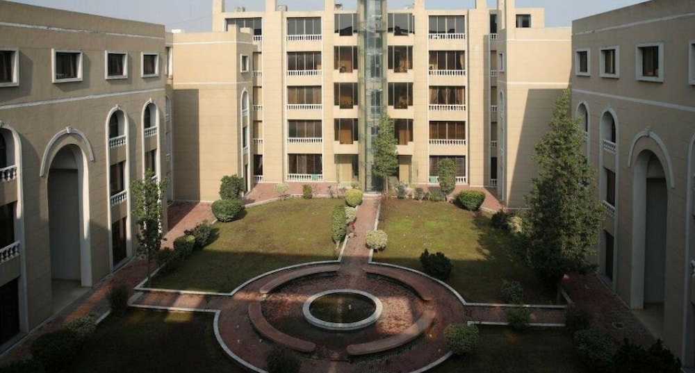 Avari Xpress Islamabad 37/42