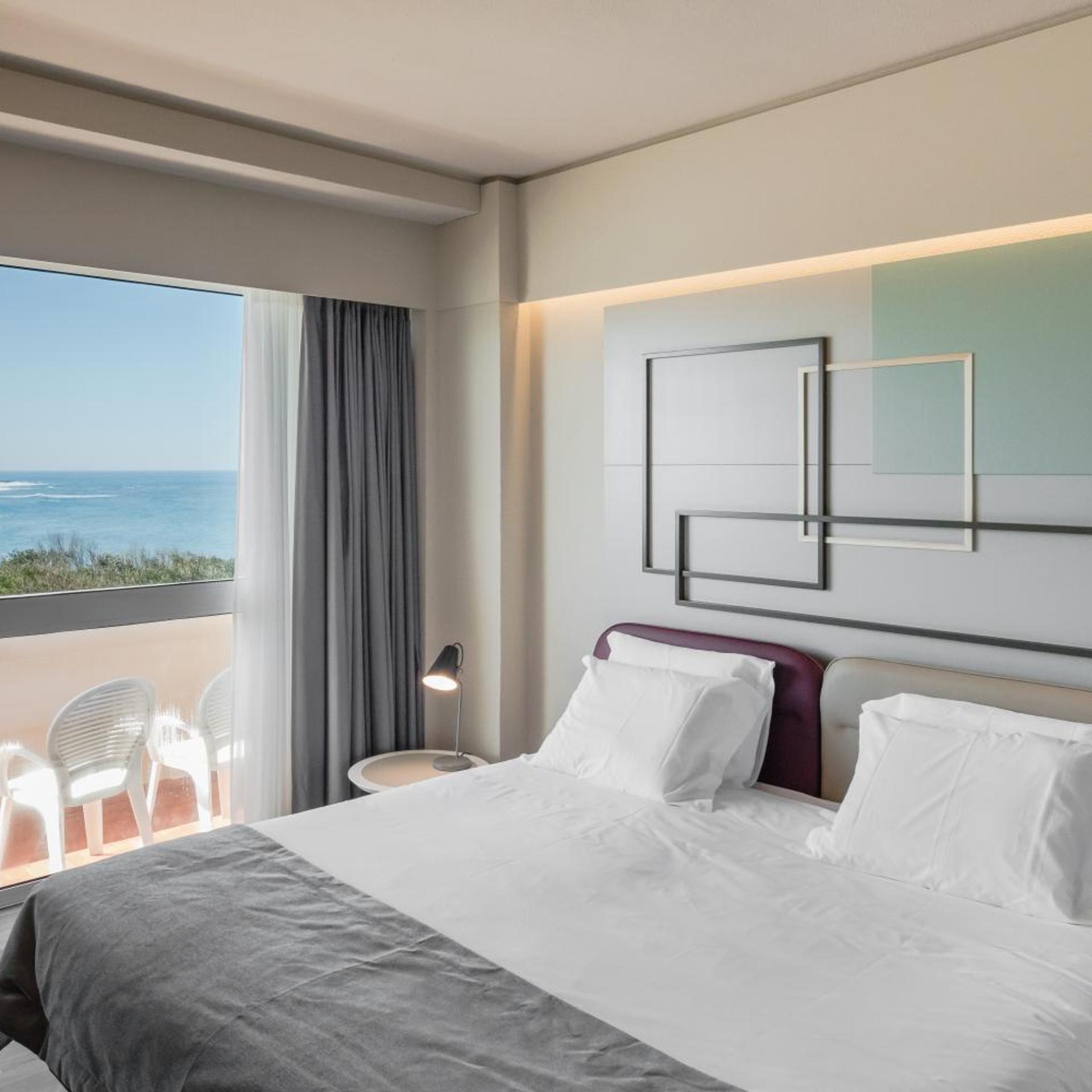 Room, Double or Twin Bed, Lateral Side Sea View