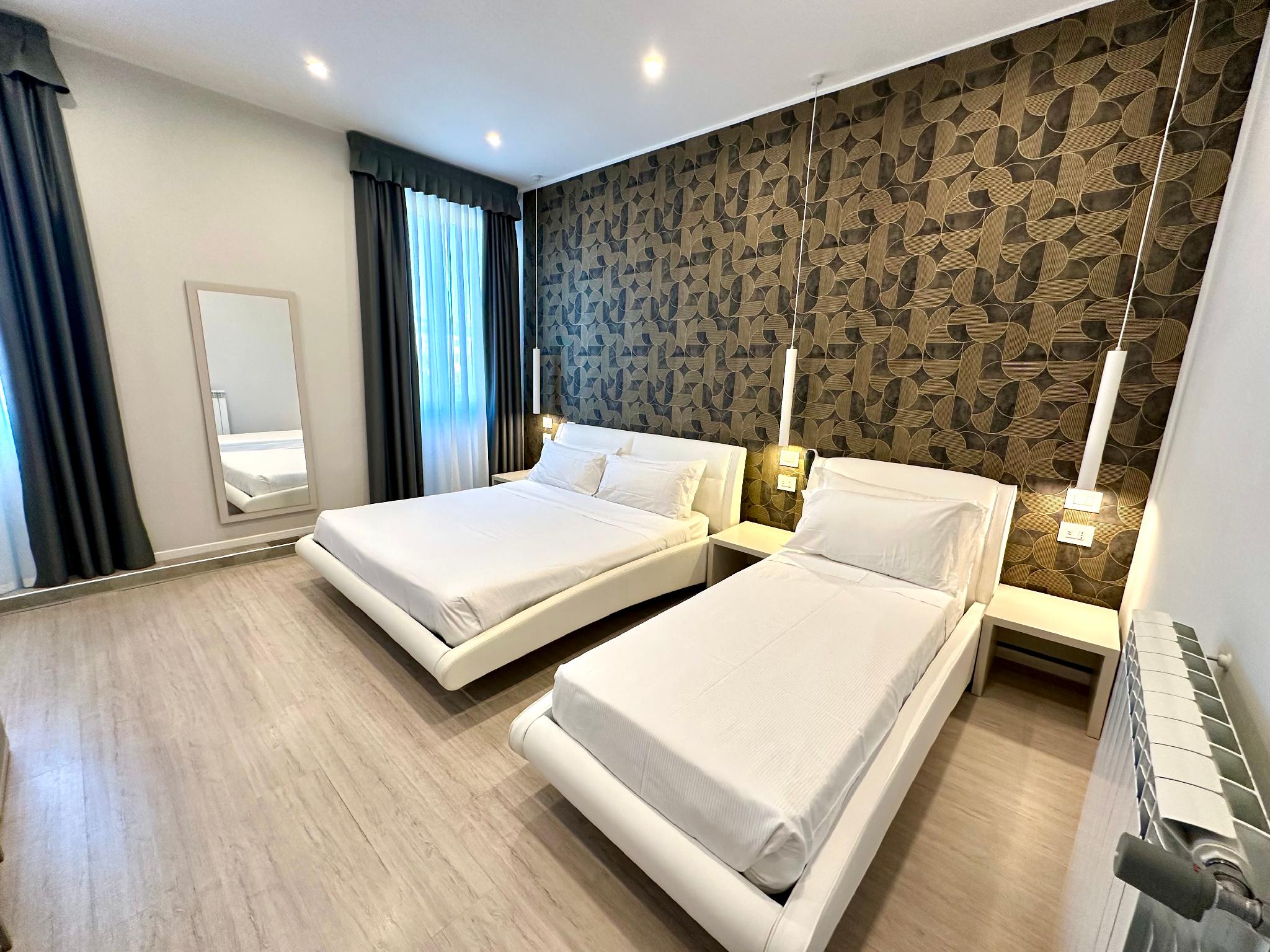Standard, Triple, Main Floor