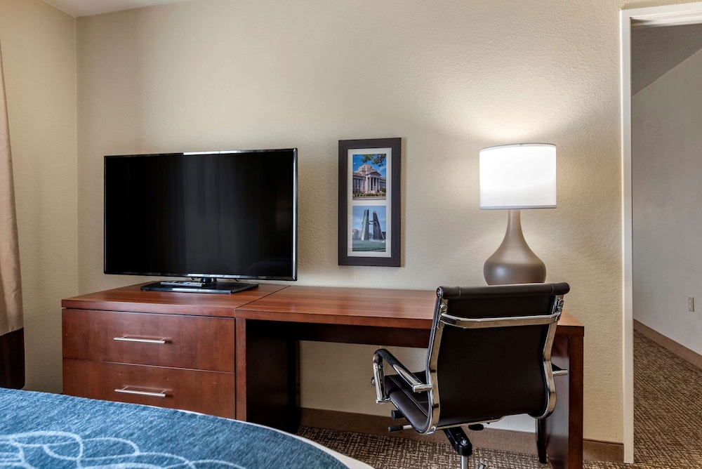 Comfort Inn Suites Pueblo 19/24