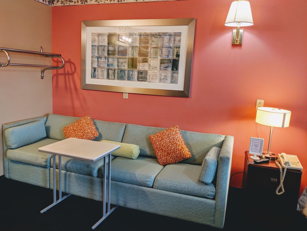 Executive Inn 22/33