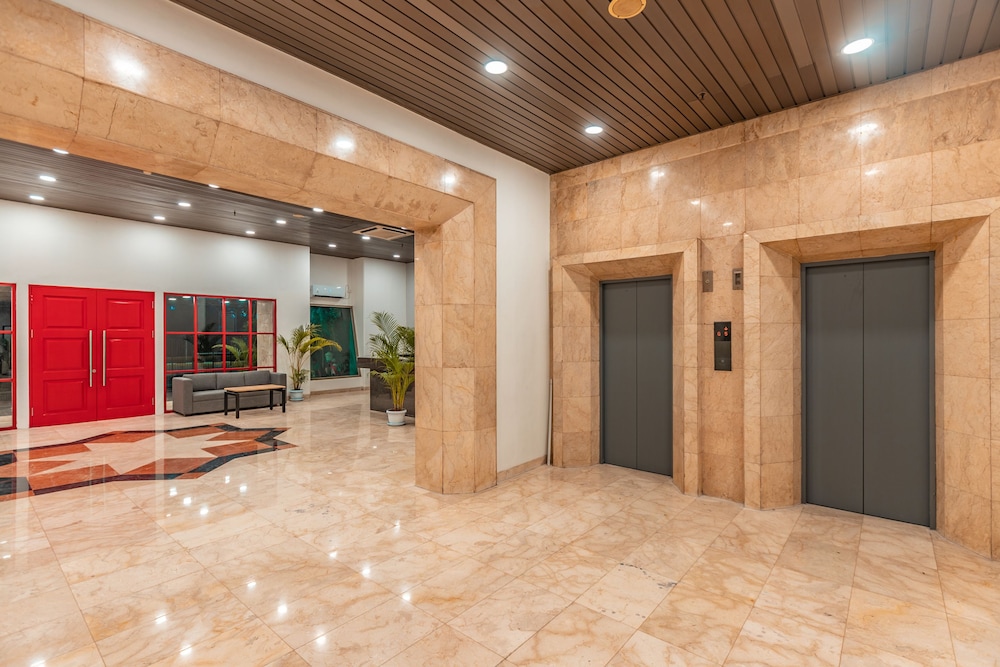 OYO Townhouse 2 Hotel Gunung Sahari 12/67