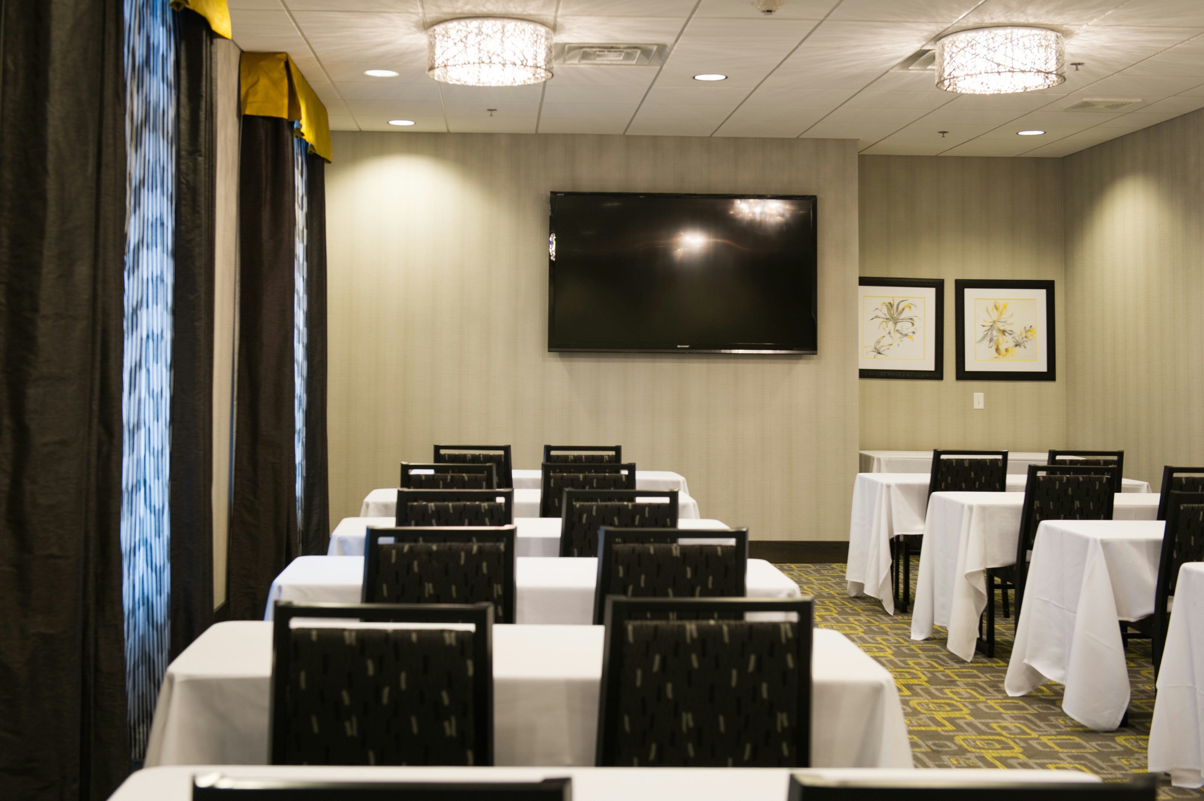 Holiday Inn Express Suites Madison Central 59/68