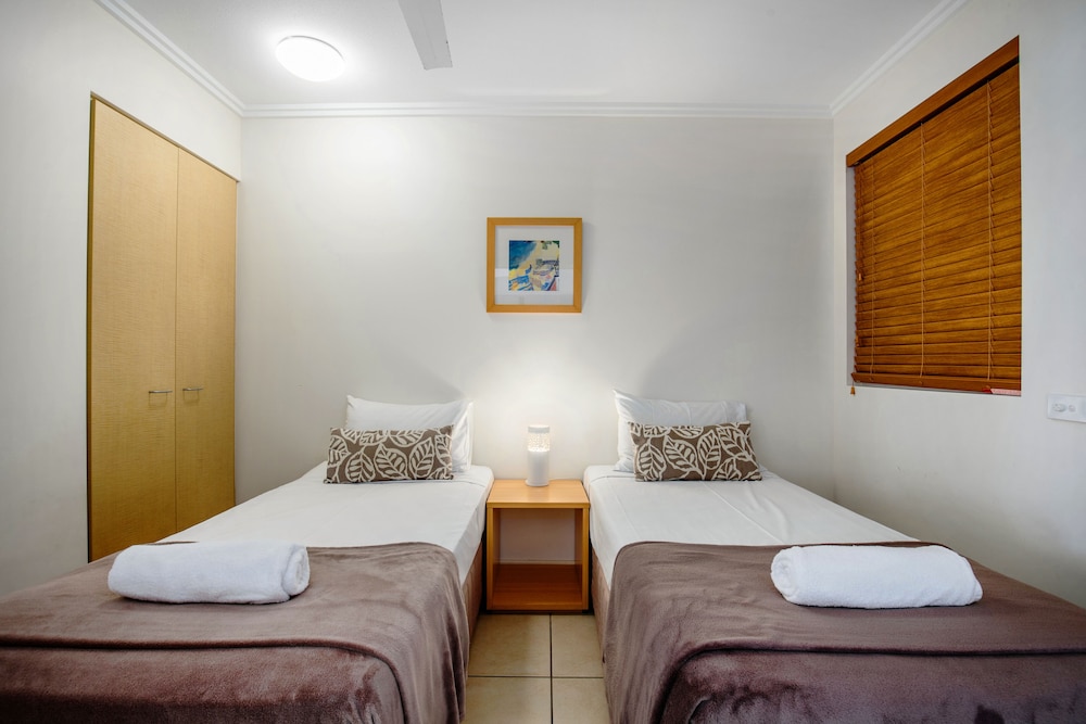 Rolling Surf Resort 19/78
