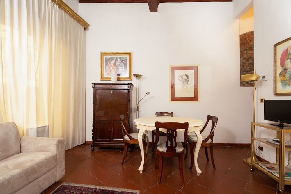Bardi Suite 2/8