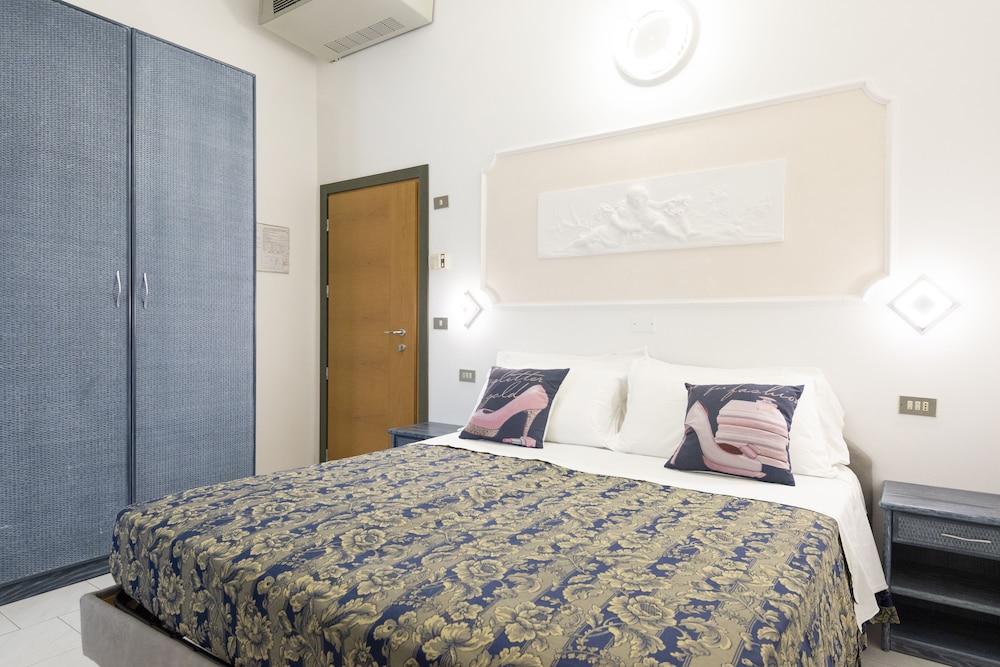 Standard, Double Bed, Hotel Royal 2/10