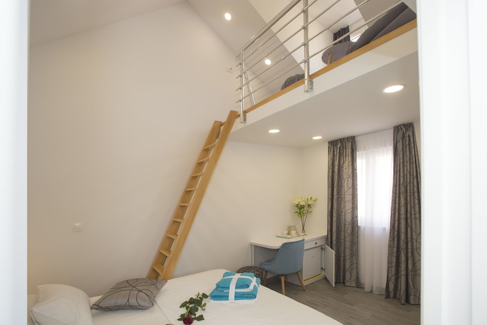 Central Old Town Rooms 3/39