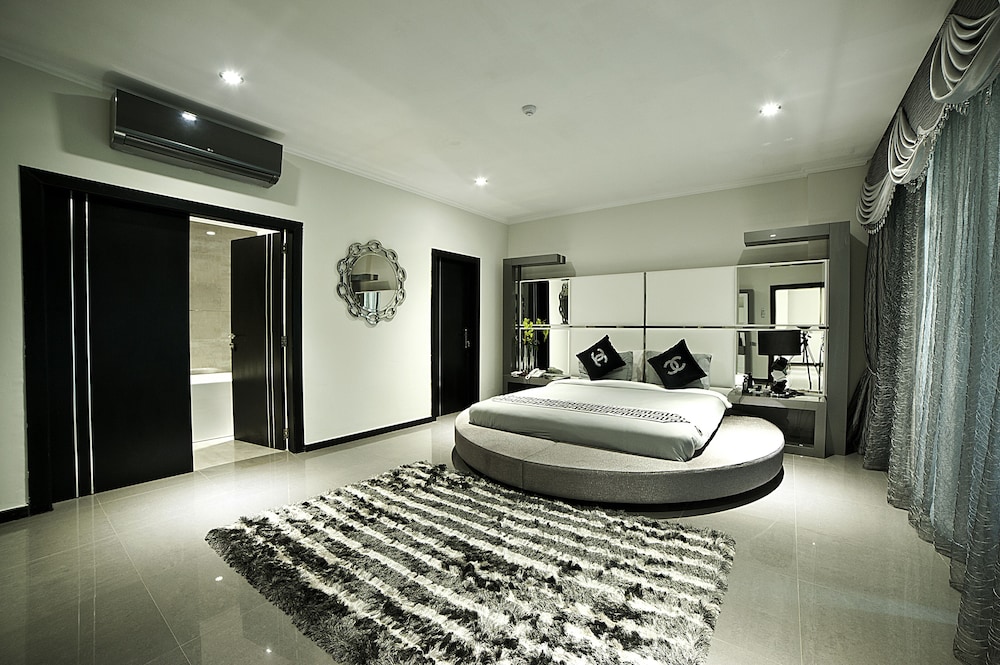 NEW HOTEL NAMPULA 12/50