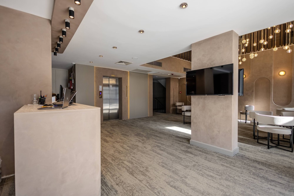 REO Hotel & Spa 5/69