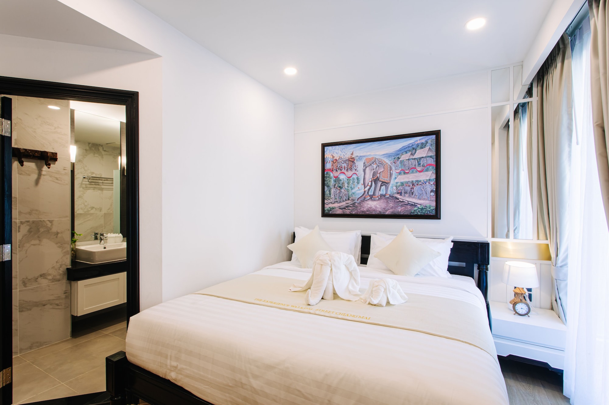 DELUXE, STUDIO