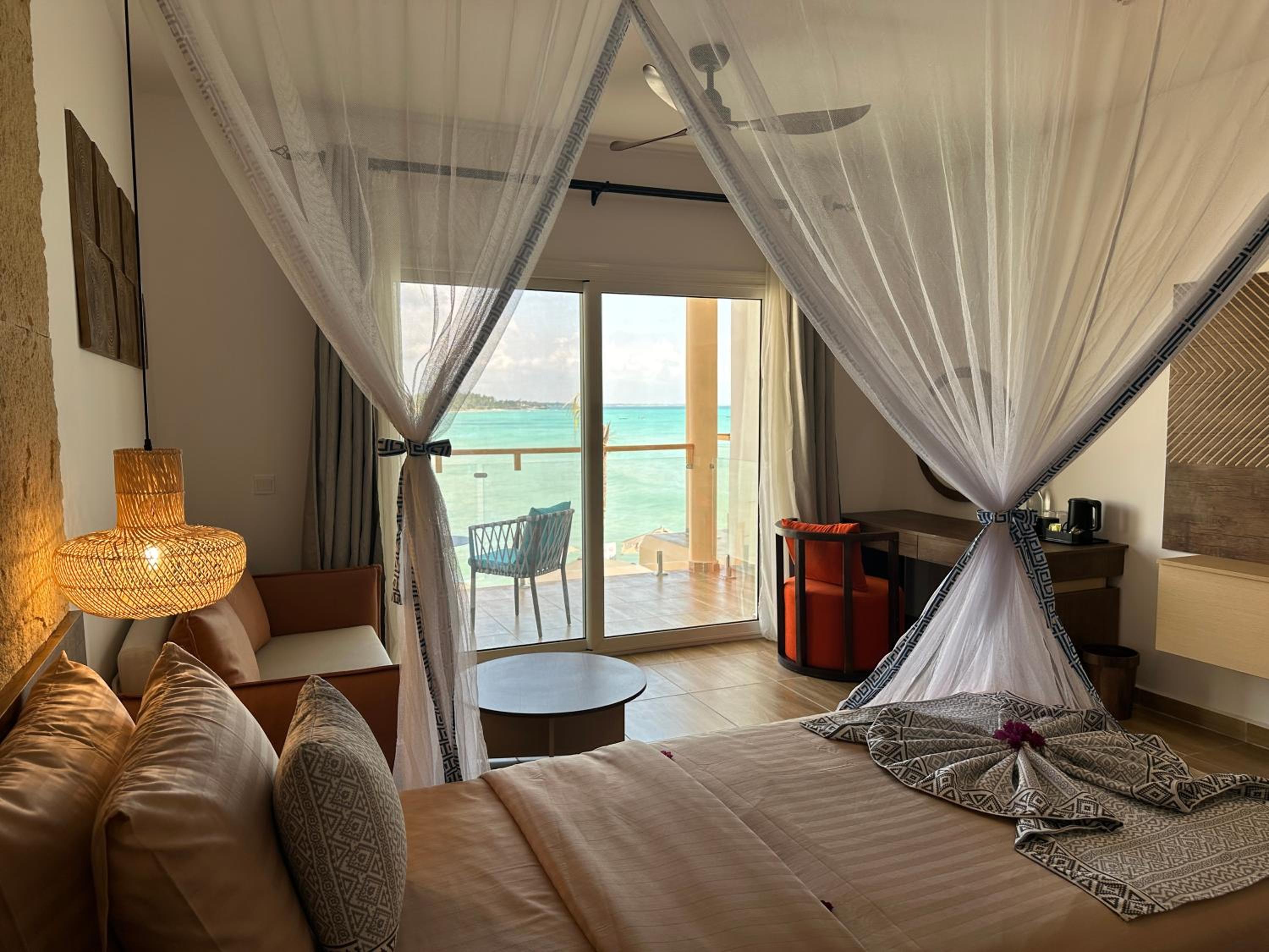 Room, Queen Bed, Ocean Front, Sofa