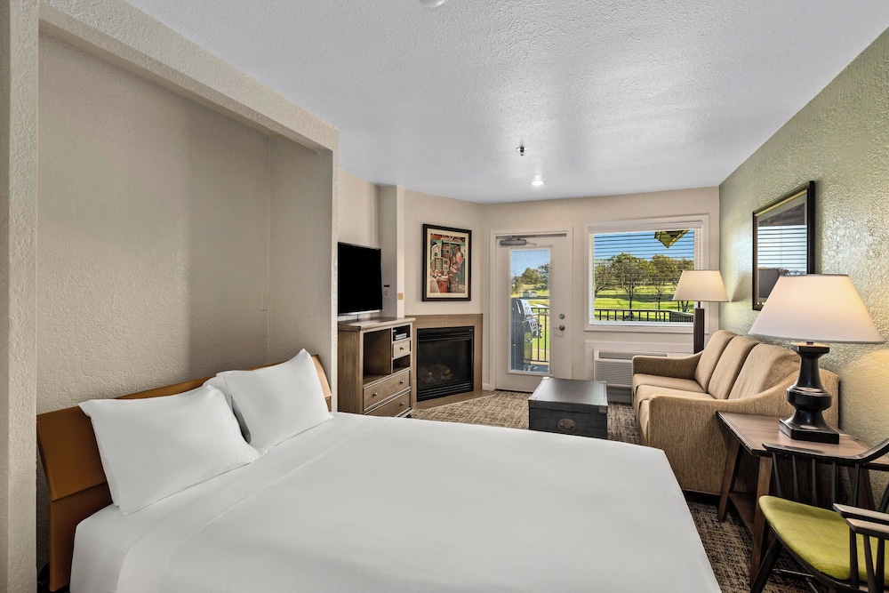 Studio, Queen Murphy Bed, Kitchenette