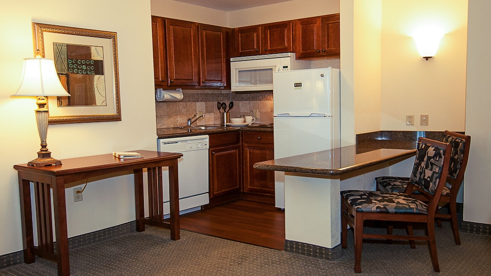 Staybridge Suites Wichita 57/79