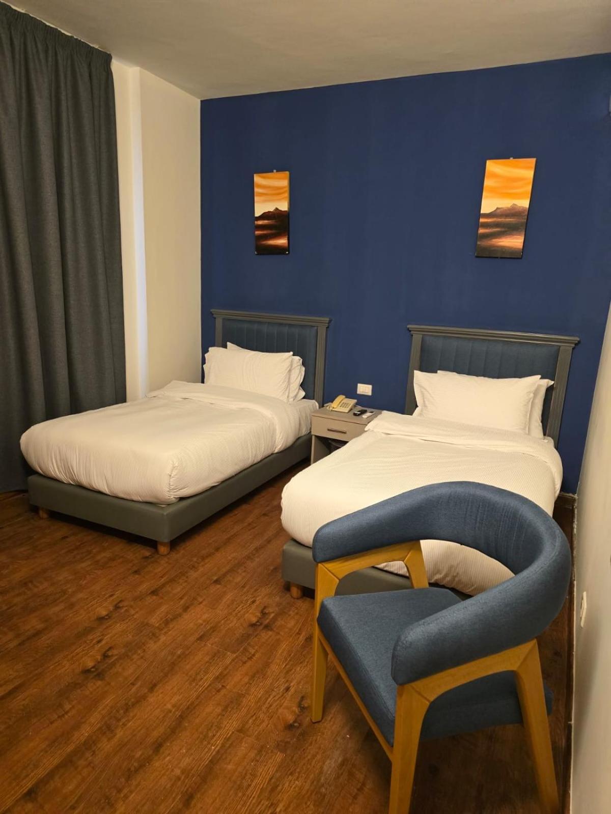 Standard Twin Room:
