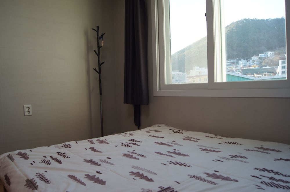 BASIC, QUEEN BED, MOUNTAIN VIEW