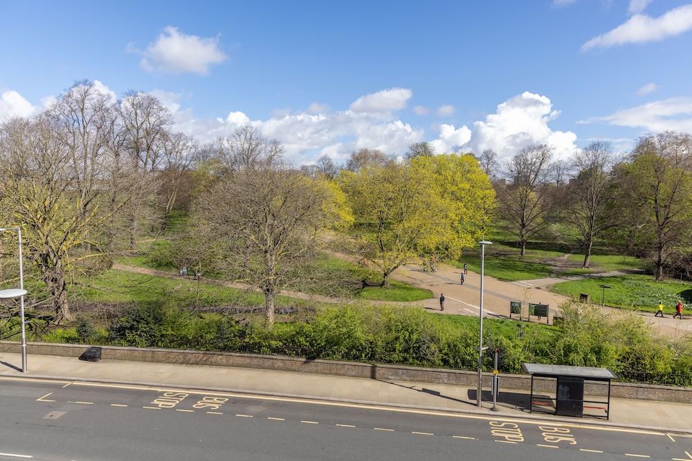 60 Hyde Park Gate Hotel 66/71