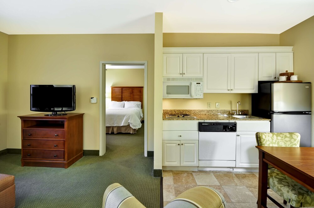 Hampton Inn Suites Charleston 32/48