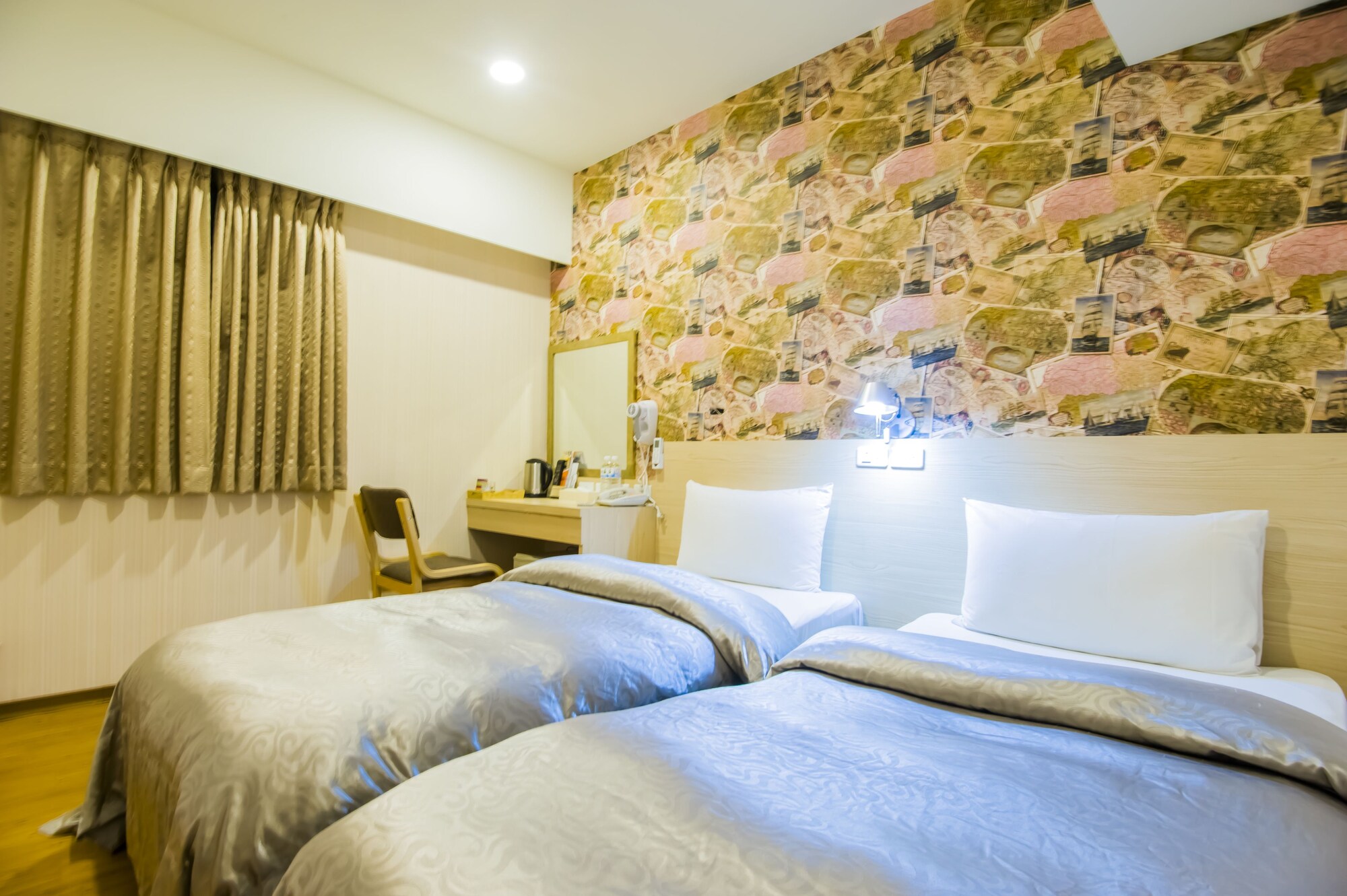 BUDGET, TWIN BEDS