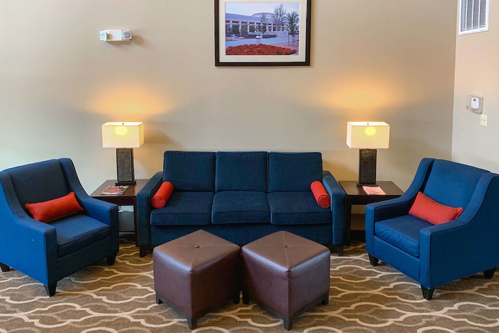 Comfort Suites Texas Ave. 17/28