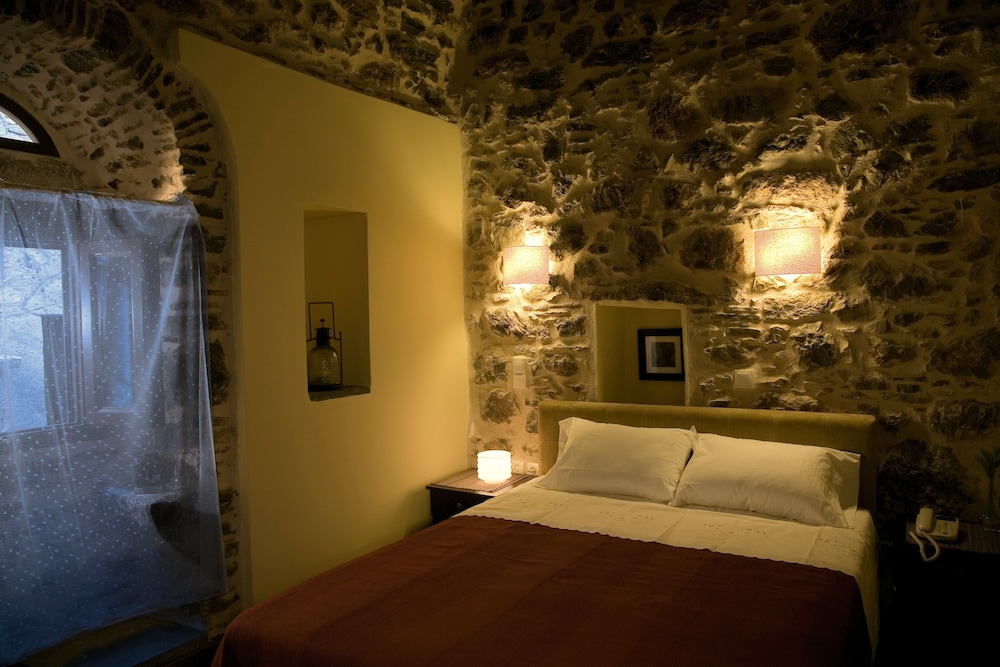 MEDIEVAL CASTLE SUITES TRADITIONAL 15/50