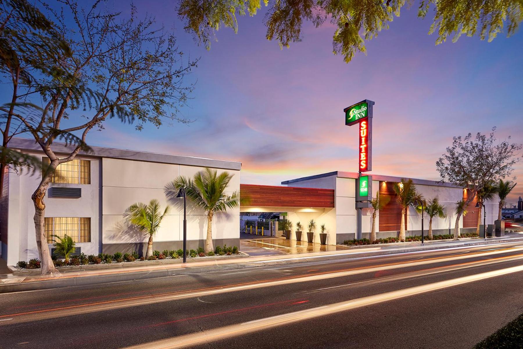 Studio Inn and Suites 20/23