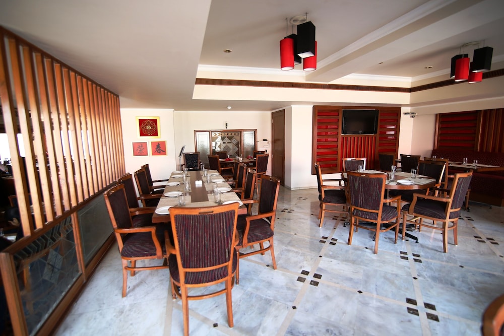 HOTEL PRESIDENT 27/35