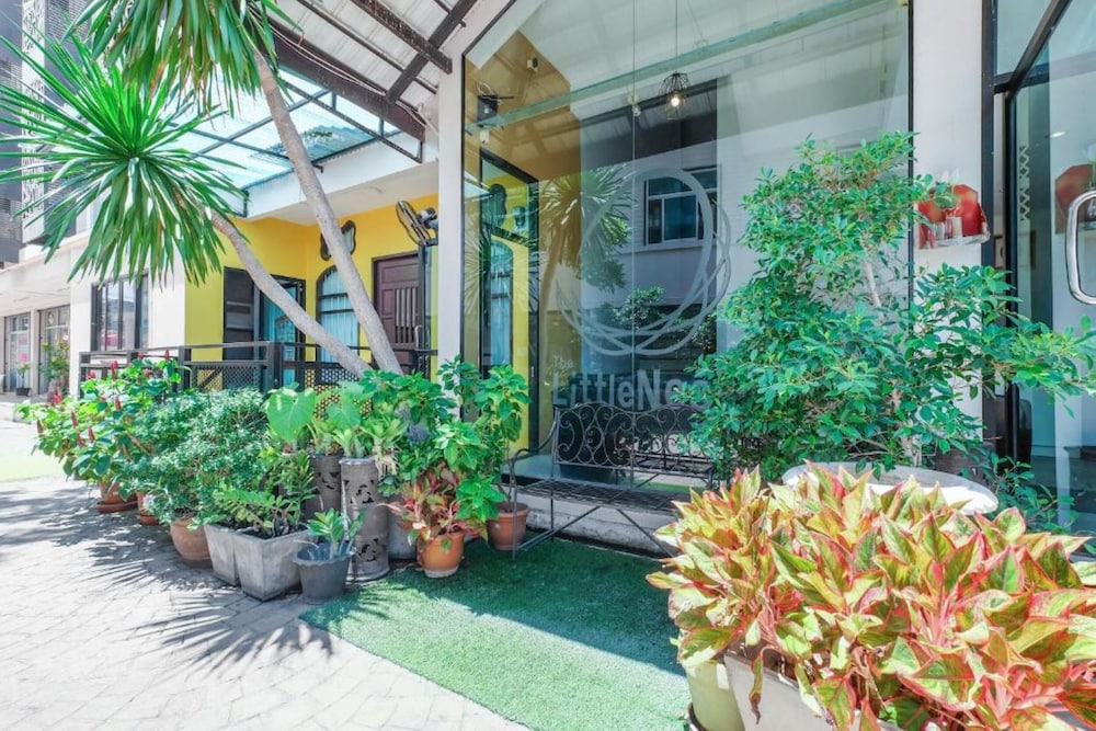 The Little Nest Hotel 40/49