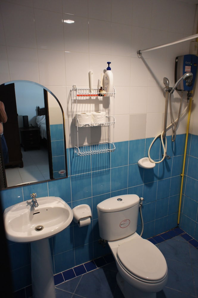 Phuket Gay Home Stay - Caters To Men 42/44
