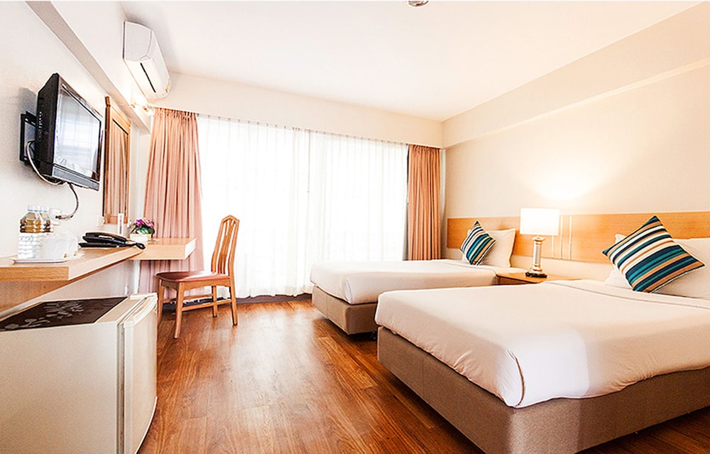 Samran Place Hotel 8/45