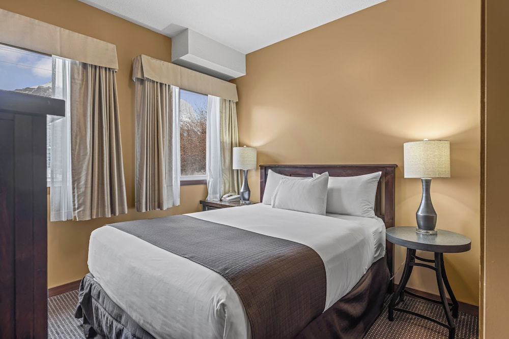 2 BEDROOMS, SUITE, MOUNTAIN VIEW, KITCHEN