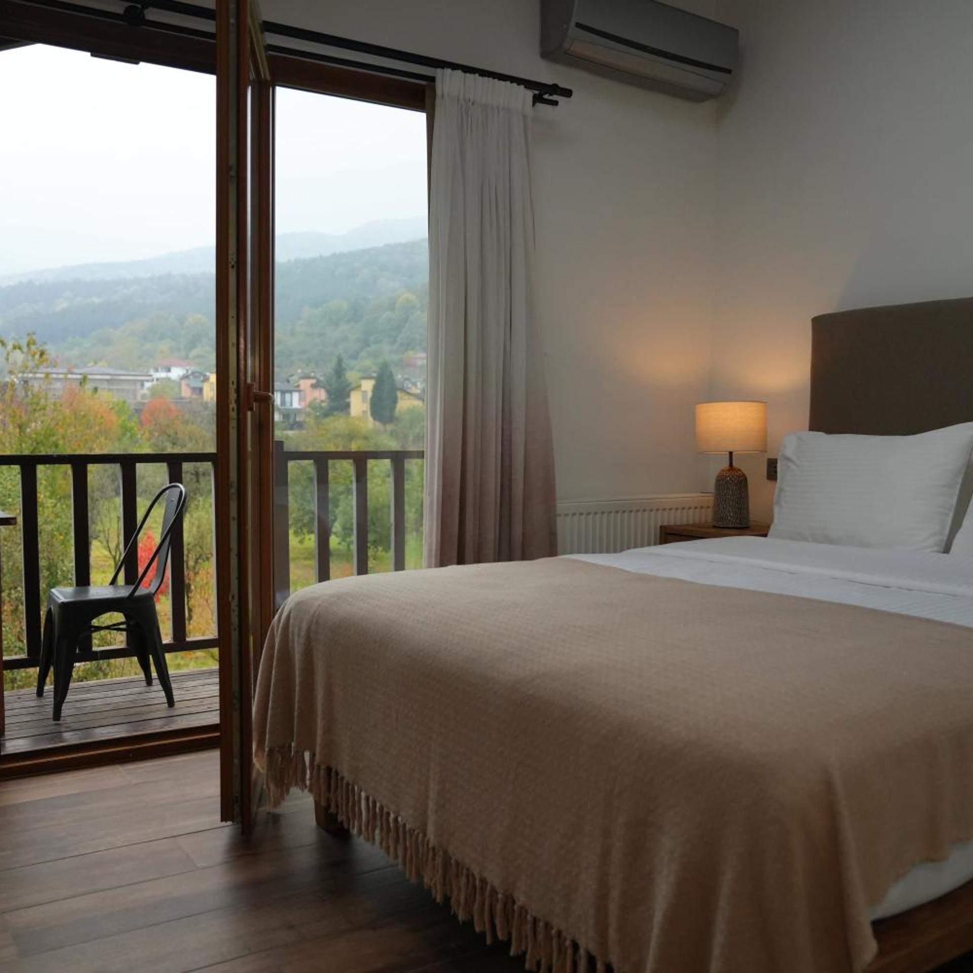Deluxe, Double Bed, Bathtub