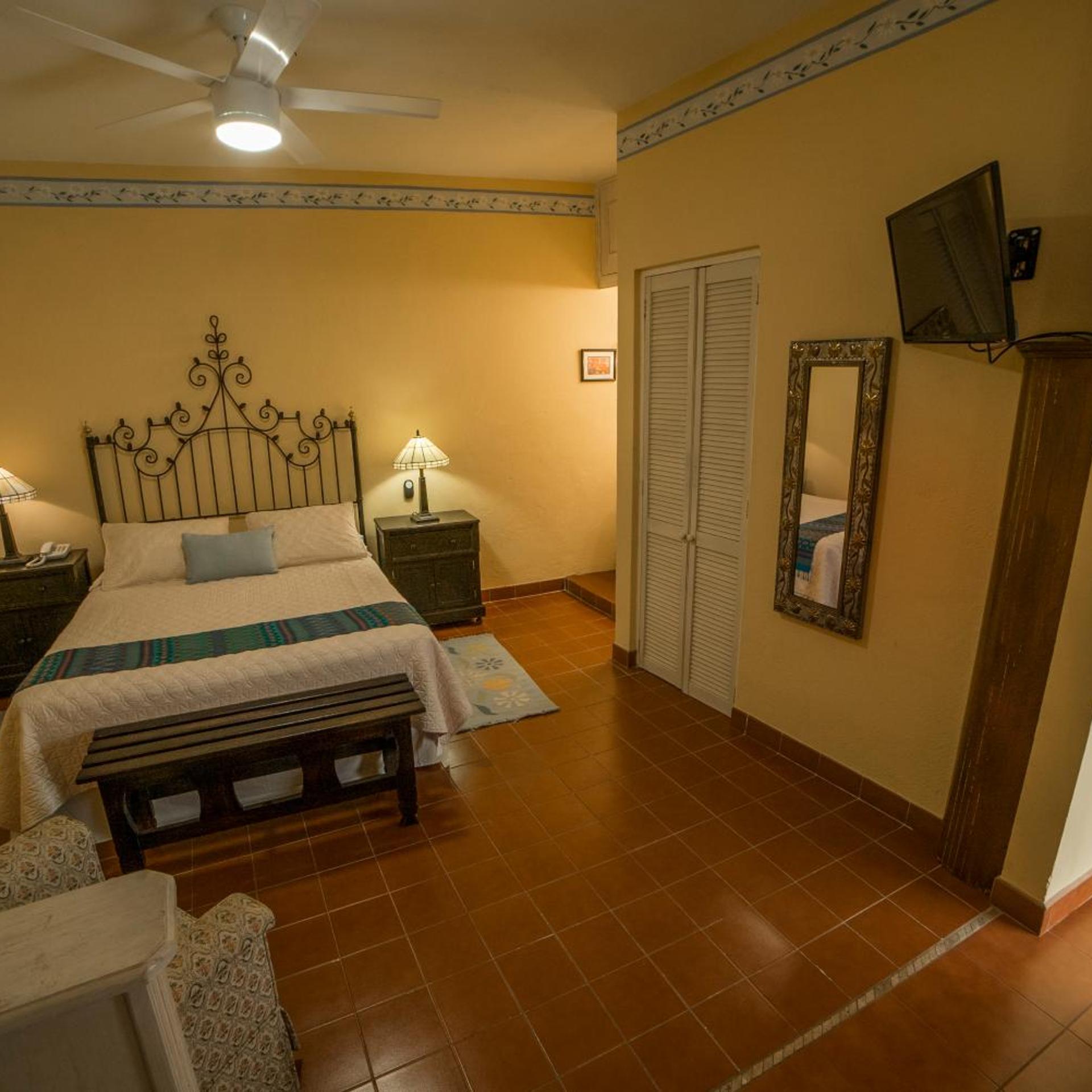 غرفة بسرير كوين، Villa Mirasol Hotel 2/6