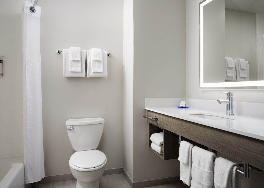 Holiday Inn Express Hotel & Suites Peru - Lasalle Area 65/66
